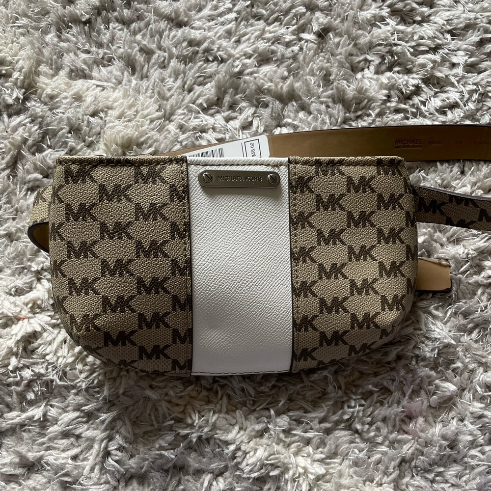 NEVER USED MICHAEL KORS FANNY AXK